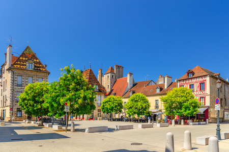 Dijon old town, Place des Cordeliers square in Dijon city historical center with old typical houses medieval buildings and green trees in sunny summer day, Bourgogne-Franche-Comte region, Franceの写真素材