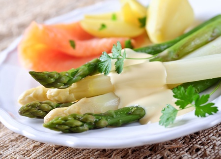 Fresh asparagus with sauce hollandaise の写真素材