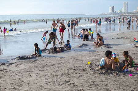 IQUIQUE, CHILE, 14 JANUARY 2017: people swimming and sunbathing at the main beach of the cityのeditorial素材