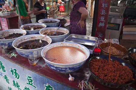 CHENGDU, CHINA, 2011-09-10: street local restaurant with traditional precooked Chinese foodのeditorial素材