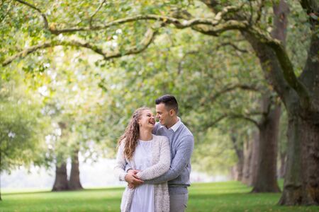 A couple walking in the Hyde Park, Londonの写真素材