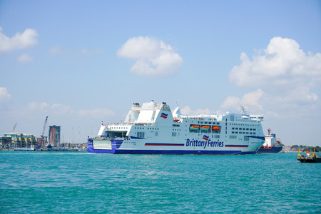 PORTSMOUTH, UK - JULY 10, 2018: Summer in Portsmouth, one of the most beautiful port in UK and very popular for touristsのeditorial素材