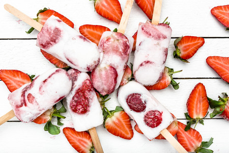 Homemade popsicle, frozen fruit ice cream with strawberry and milkの写真素材