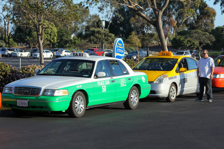 San Diego -USA, 03 14 2014: Taxis waiting for customers at Sea World, San Diego, CAのeditorial素材