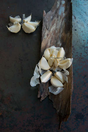 Ripe garlic cloves on rustic background, space for textの写真素材