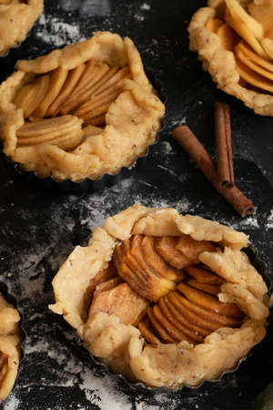 Preparing autumn sweet pie with raw persimmonsの写真素材