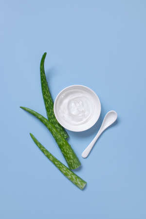 Leaves of aloe vera and white plate with aloe gel on the, top viewの写真素材