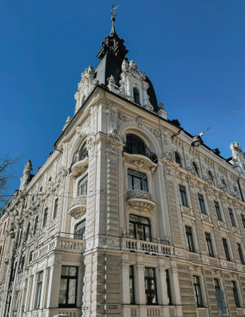 An elegant historic building with a white neo-Renaissance facade. Rich architectural decoration, arched windows, graceful columns and a balcony. High quality photoの写真素材