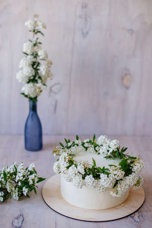 Vanilla cake with floral decoration.の写真素材