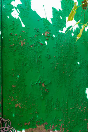 The painted wall which is cracked and broken from time to time. Cracks in the paint. From time to time, the coating has fallen into disrepair.の写真素材