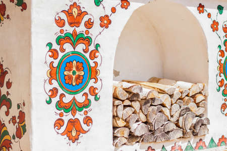 2021-05-07. Russia. Kamensk-Shakhtinsky, Rostov region. Beautiful decor elements in the park for tourists. An old Russian stove that is heated with wood. LOGA Landscape Parkのeditorial素材