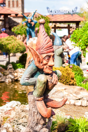 2021-05-07. Russia. Kamensk-Shakhtinsky, Rostov region. Beautiful decor elements in the park for tourists. Sculptures of unusual animals and characters. LOGA Landscape Parkのeditorial素材