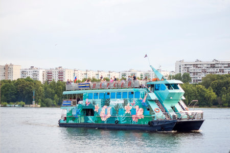 2022-07-17. Russia. Moscow. Northern River Station. A pleasure boat approaches the pier. Moscow Riverのeditorial素材