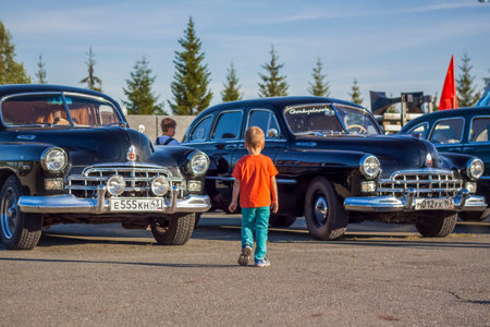 2022-08-12 Tatarstan, Verkhneuslonsky district, village. Savino. Resort town "Sviyazhsky hills". Kazan Festival of Historical Technology. retro cars.のeditorial素材