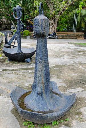 Old heavy anchor with curved doors, fort Galle, Sri Lankaの写真素材