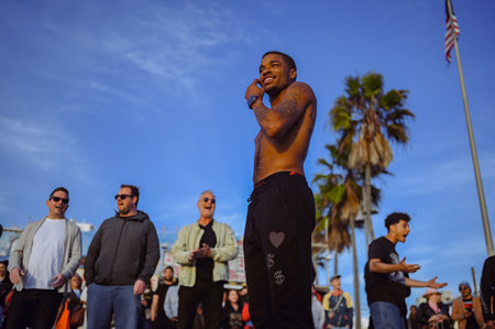 9 March 2024, Los Angeles, USA. Performance by dancers and artists in crowd of tourists on Venice beach, California. Street talent show in public place with a lot of audiences excite and enjoyのeditorial素材