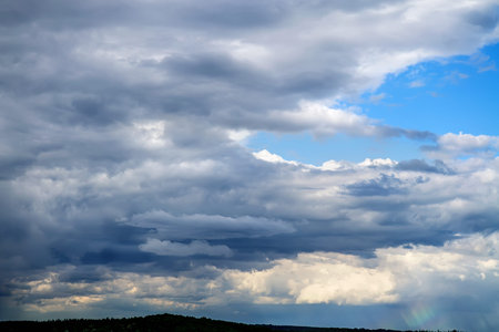 雨上がりの空の写真 イラスト素材一覧 10 6件 ストックフォトのamanaimages Plus