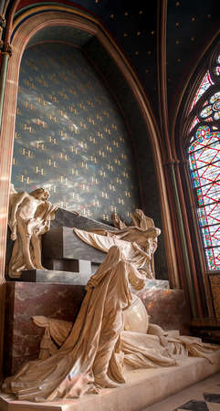 Paris, France - November 4, 2012: Sculpture composition in Cathedral of Notre Dame de Paris. Selective focusのeditorial素材