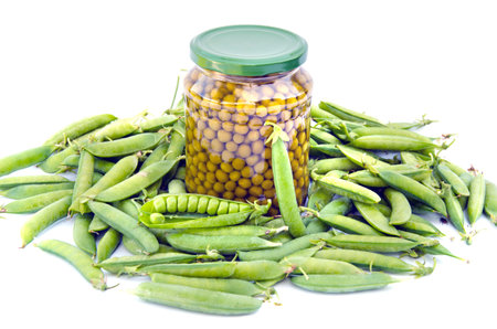canned green pea in glass jar and fresh pods isolated on white backgroundの写真素材