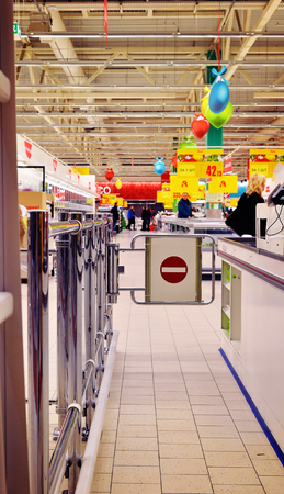 RUSSIA - DECEMBER, 12.2015: Entrance to the supermarket in Petrozavodsk on December, 12, 2015 in Russia.のeditorial素材