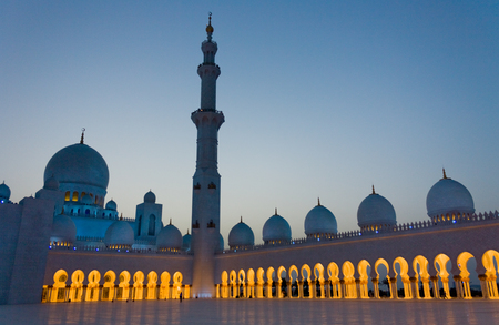 A photo taken on May 26, 2010 shows a view from the courtyard of the Sheikh Zayed Grand Mosque in the UAE capital Abu Dhabiのeditorial素材