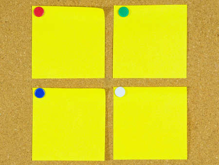 Blank memo note on cork boardの写真素材