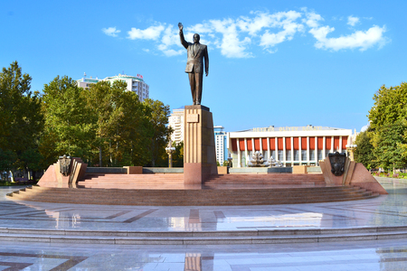 Baku, Azerbaijan - OCTOBER 24, 2015 Monument to Heydar Aliyev in the Heydar Aliyev Park. Heydar Aliyev - the national leader of Azerbaijan Republicのeditorial素材