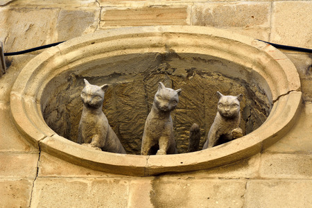 Baku, Azerbaijan - July 23, 2017. Sculpture of three cats looking out of window in Old Town quarter of Baku.のeditorial素材