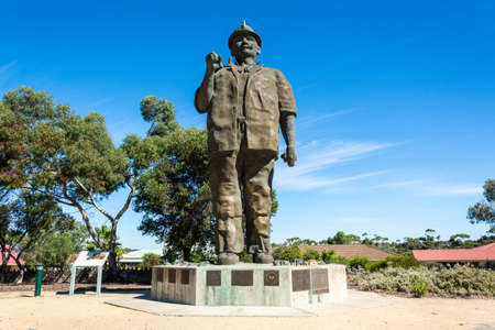 Kapunda, South Australia, Australia - March 15, 2017. Statue of Map the Miner in Kapunda, SA. Named Map Kernow, the "son of Cornwall", Map the Miner represents the Cornish miners who once worked at the town of Kapunda. Standing at the southern end of the のeditorial素材