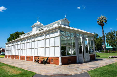 Bendigo, Victoria, Australia - February 28, 2017. Exterior view of a conservatory in Rosalind Park in Bendigo, VIC.のeditorial素材