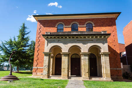 Bendigo, Victoria, Australia - February 27, 2017. Exterior view of historic Dudley House in Bendigo, VIC. It was constructed in 1858-1859 by building contractors Gretch and Cooper for the public works department and served as the residence and office for のeditorial素材