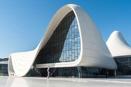 Baku, Azerbaijan - May 2, 2019. Exterior view of Heydar Aliyev Complex building in Baku. Designed by Iraqi-British architect Zaha Hadid and opened in 2012, the building is noted for its distinctive architecture and flowing, curved style that eschews sharpのeditorial素材