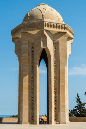Baku, Azerbaijan - May 11, 2019. Eternal Flame Memorial, composed of a tomb standing on an 8-pointed star crown with a gold-framed glass dome, at the Alley of Martyrs in Baku. The Alley of Martyrs is a cemetery and memorial in Baku, Azerbaijan dedicated tのeditorial素材