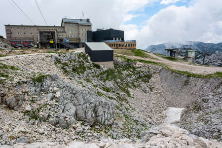 Obertraun, Salzkammergut, Austria â July 9, 2016. Dachstein Krippenstein chairlift terminal in the Upper Austrian Salzkammergut region, in summer.のeditorial素材