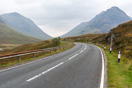 A82 road running through the Glen Coe National Nature Reserve area in Scotland.の素材 [FY310199512607]