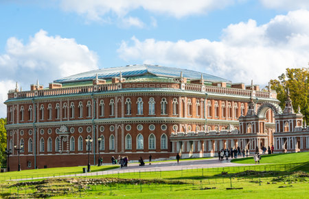 Moscow, Russia â October 8, 2017. The Bread House (Khlebny Dom) in the grounds of Tsaritsyno palace museum and park reserve in the south of Moscow. The building dates from 1784. Tsaritsyno palace was founded in 1776 by the order of Catherine the Great.のeditorial素材