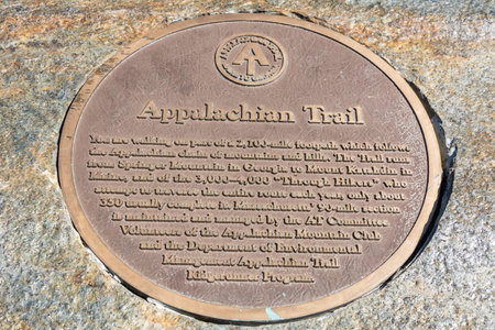 Mount Greylock, Massachusetts, USA â September 15, 2016. Appalachian Trail marker on the Mount Greylock summit. Text: âYou are walking on part of a 2,100-mile footpath which follows the Appalachian chain of mountains and hills. The trail runs from Sprのeditorial素材