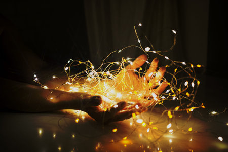New Year's garland is in women's hands