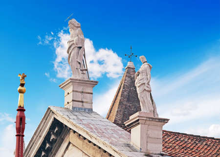 detail of San Vidal statues, Veniceの写真素材