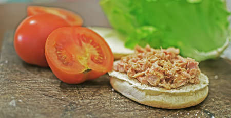 close up of a sandwich with tuna, tomatoes and lettuceの写真素材