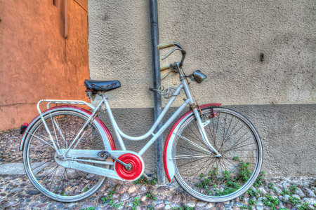 red and white bike against the wall.の写真素材