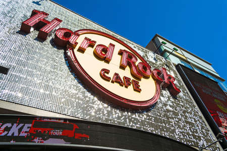 LOS ANGELES, CALIFORNIA - NOVEMBER 02, 2016: Hard Rock Cafe sign in Hollywoodのeditorial素材