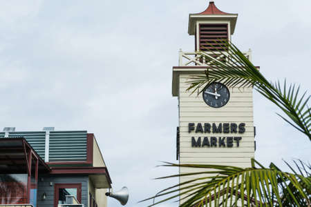 LOS ANGELES, CALIFORNIA - OCTOBER 28, 2016: Farmers Market tower on a cloudy dayのeditorial素材