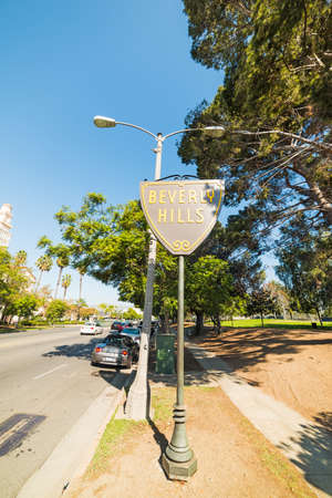 BEVERLY HILLS, CALIFORNIA - NOVEMBER 02, 2016: Beverly Hills sign under a blue skyのeditorial素材