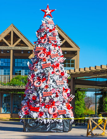 SAN DIEGO, CALIFORNIA - NOVEMBER 04, 2016: Christmas tree in Balboa Parkのeditorial素材