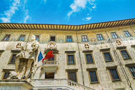 Cosimo I statue in Piazza dei Cavalieri in Pisa, Italyのeditorial素材