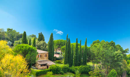 Farmhouse on a green hill in Tuscany, Italyのeditorial素材