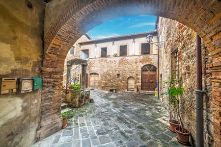 Rustic arch in Tuscany, Italyのeditorial素材