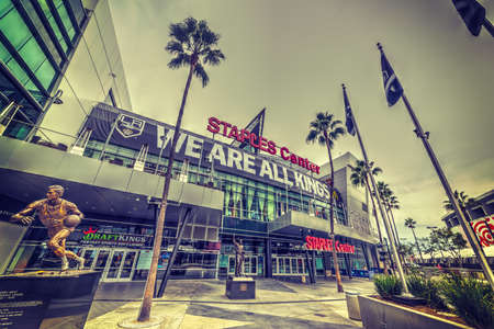 Los Angeles CA USA - October 28 2016: LA Kings banner and Jerry West statue in Staples Centerのeditorial素材
