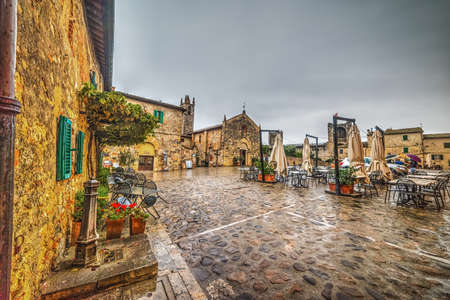 Santa Maria Assunta square in Monteriggioni, Tuscanyの写真素材